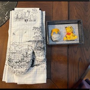 Winnie the Pooh kitchen set, salt & pepper shaker